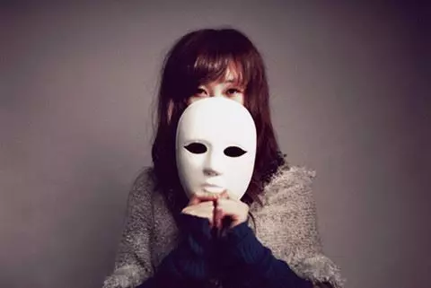 他發現「老婆偷吃」卻裝沒事,精心策劃等到老婆生日...「在全家人面前獻上最猛生日驚喜」!
