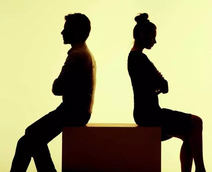 他發現「老婆偷吃」卻裝沒事,精心策劃等到老婆生日...「在全家人面前獻上最猛生日驚喜」!