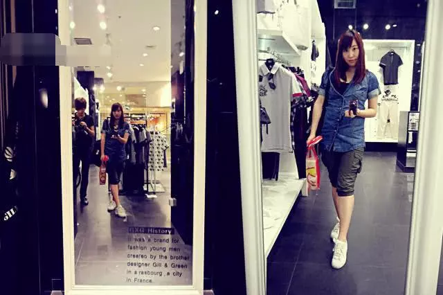 坐月子期間,收到以前同事發來的一張照片,我扔下孩子就回了娘家