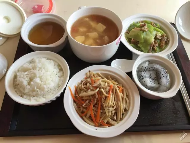 坐月子期間,收到以前同事發來的一張照片,我扔下孩子就回了娘家