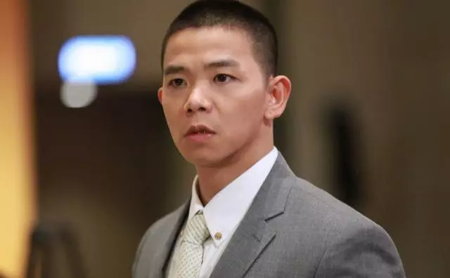 他曾是星爺御用龍套,雪藏兩年成TVB綠葉!如今茶餐廳開業「超級巨星捧場」,婚禮請動半個港圈!