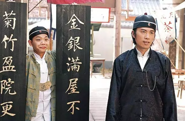 他曾是星爺御用龍套,雪藏兩年成TVB綠葉!如今茶餐廳開業「超級巨星捧場」,婚禮請動半個港圈!