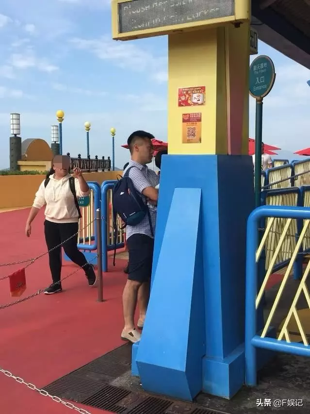 劉鑾雄長子帶子女遊玩不帶保鏢!甘比每次帶子女出行卻保鏢成群!