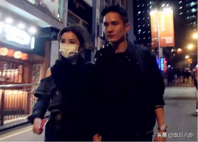 阿Sa與百億太子爺十指緊扣參加聚會,高調秀恩愛不懼記者鏡頭!
