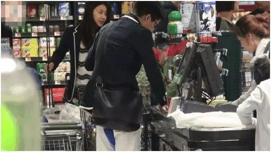 跳水女皇郭晶晶,很多人都很羨慕她嫁入豪門。但是在著背後,她承受的又有誰能理解呢?