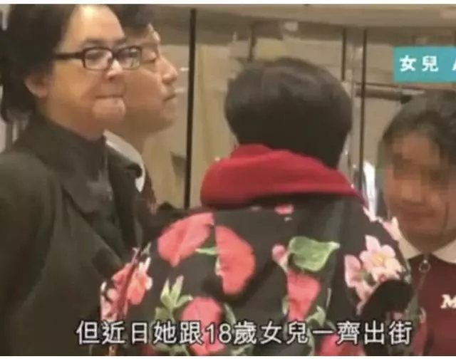 61歲胡慧中街市買菜愁容滿面,老公因貪污罪可能判囚65年!