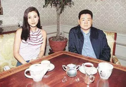 李嘉欣公公立遺囑420億不給分毛,人生贏家人設要倒?