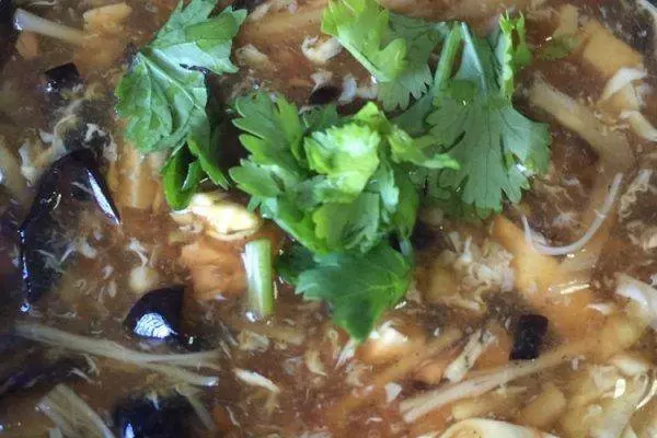 主廚教你「酸辣湯」這樣煮,舀起一匙滿滿料,好喝人人誇!