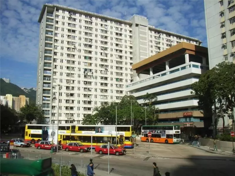 嫌父母收入低住廉價屋「見不得人」 大學生:不想向同學提起
