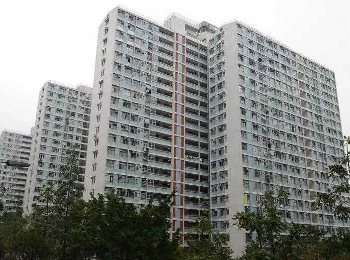 嫌父母收入低住廉價屋「見不得人」 大學生:不想向同學提起
