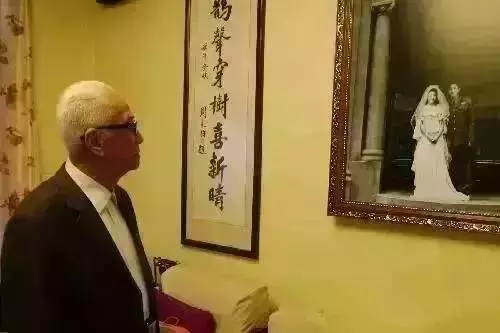 相愛60年,卻分離22年,寫了1000多封情書,87歲為她學畫畫,畫下兩人相戀過程