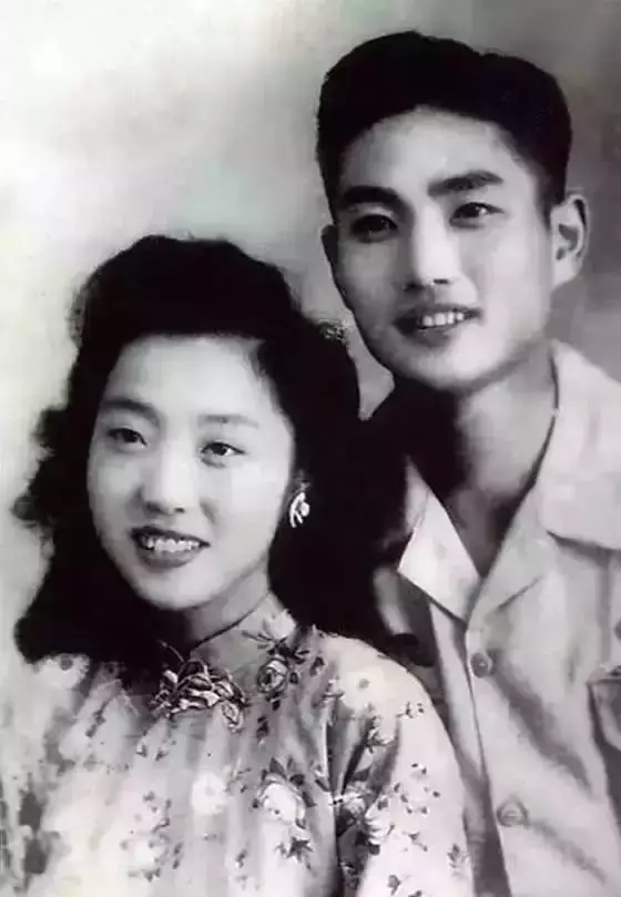相愛60年,卻分離22年,寫了1000多封情書,87歲為她學畫畫,畫下兩人相戀過程