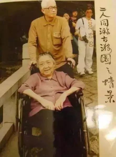 相愛60年,卻分離22年,寫了1000多封情書,87歲為她學畫畫,畫下兩人相戀過程