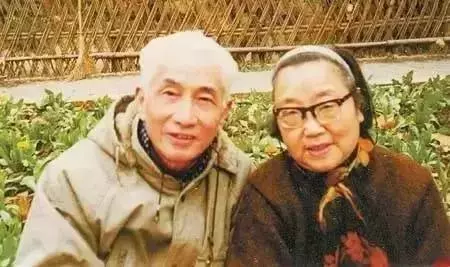 相愛60年,卻分離22年,寫了1000多封情書,87歲為她學畫畫,畫下兩人相戀過程