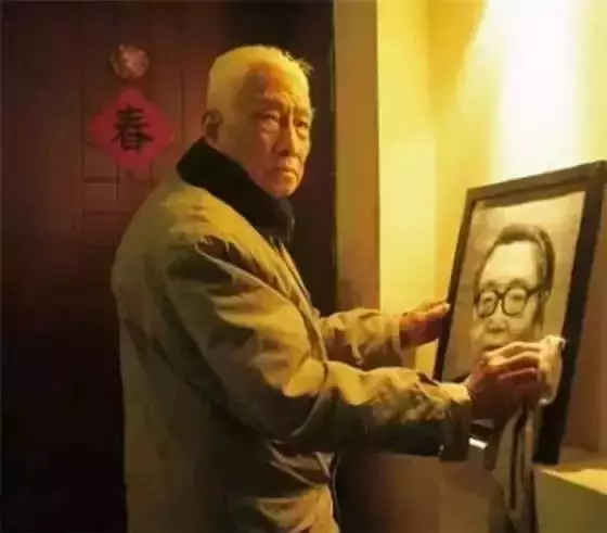 相愛60年,卻分離22年,寫了1000多封情書,87歲為她學畫畫,畫下兩人相戀過程