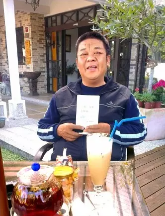 獨撐家計29年!為照顧患病雙親「不敢交女友」,台南孝警「臨終前仍工作」,遺留字條讓同仁鼻酸不捨!
