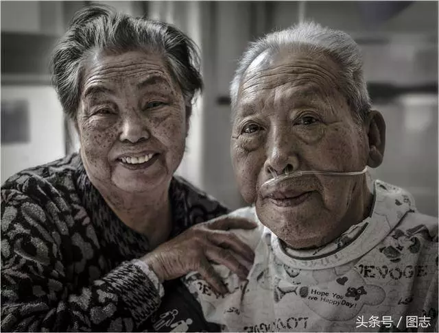 這一次真的要走了…老爺爺離開前顫抖撒嬌 妻子不捨吻別「道出相守80年承諾」全網淚崩