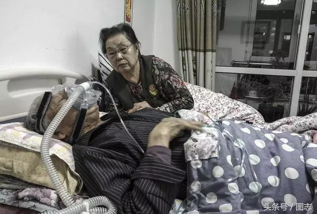 這一次真的要走了…老爺爺離開前顫抖撒嬌 妻子不捨吻別「道出相守80年承諾」全網淚崩