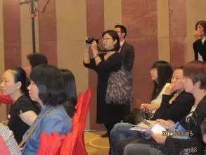 48歲的伍佰和53歲妻子兩人攜手走過25年,至今沒有孩子!如今近照曝光,沒想到竟然變得…