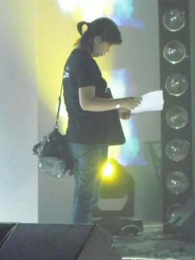 48歲的伍佰和53歲妻子兩人攜手走過25年,至今沒有孩子!如今近照曝光,沒想到竟然變得…