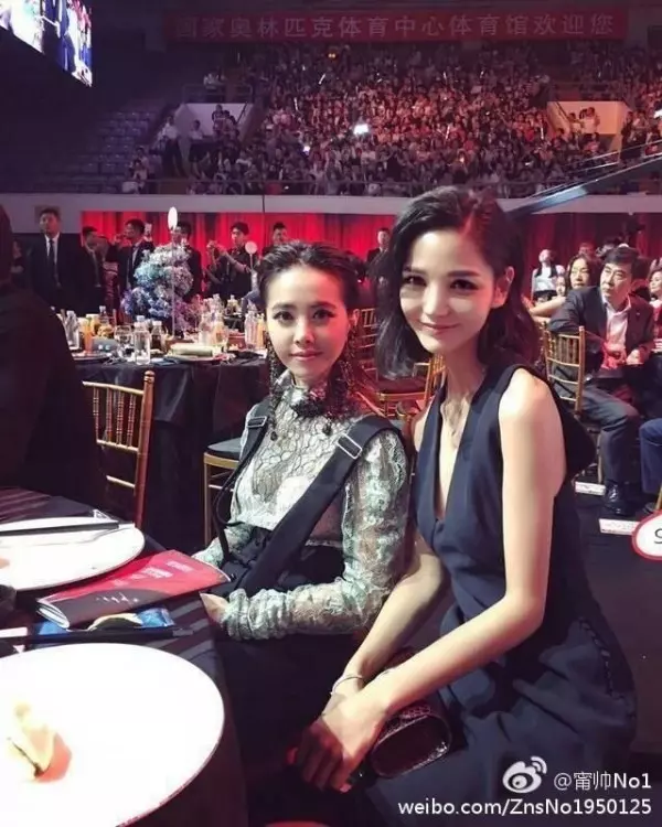 大明星「5張欲哭無淚合影照」!女神顏值慘被路人粉絲比下去!第4張Angelababy慘變路人甲!