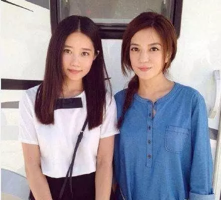 大明星「5張欲哭無淚合影照」!女神顏值慘被路人粉絲比下去!第4張Angelababy慘變路人甲!