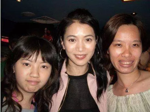大明星「5張欲哭無淚合影照」!女神顏值慘被路人粉絲比下去!第4張Angelababy慘變路人甲!