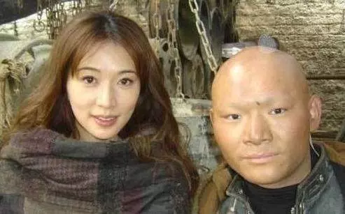 大明星「5張欲哭無淚合影照」!女神顏值慘被路人粉絲比下去!第4張Angelababy慘變路人甲!