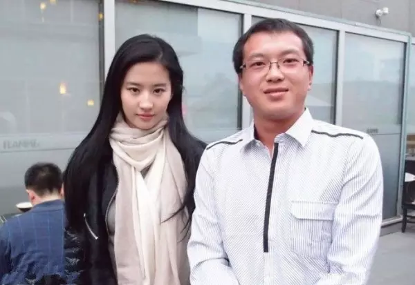 大明星「5張欲哭無淚合影照」!女神顏值慘被路人粉絲比下去!第4張Angelababy慘變路人甲!