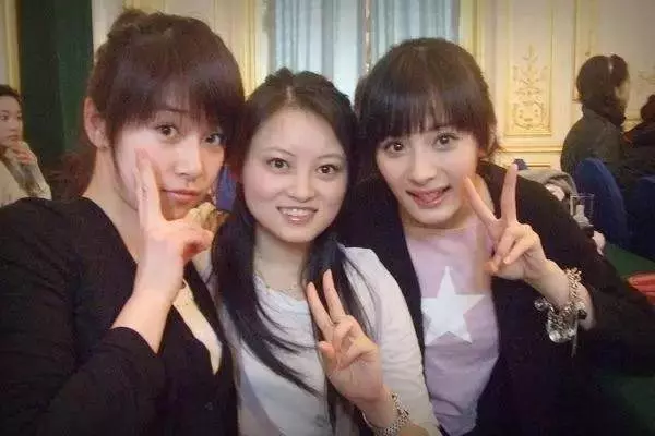 大明星「5張欲哭無淚合影照」!女神顏值慘被路人粉絲比下去!第4張Angelababy慘變路人甲!