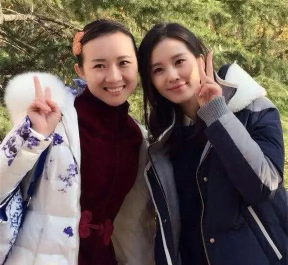 大明星「5張欲哭無淚合影照」!女神顏值慘被路人粉絲比下去!第4張Angelababy慘變路人甲!
