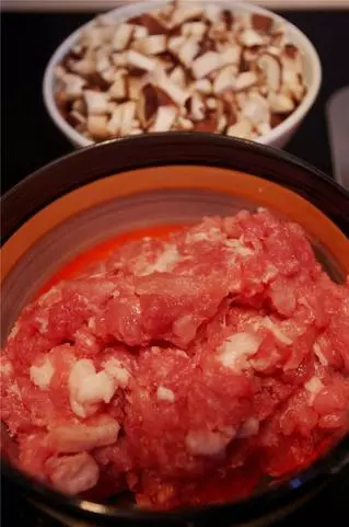 媽媽的配方,沒有比這更好吃的肉燥飯了。做給孩子吃,一碗不夠