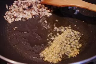 媽媽的配方,沒有比這更好吃的肉燥飯了。做給孩子吃,一碗不夠