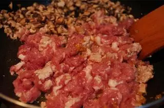 媽媽的配方,沒有比這更好吃的肉燥飯了。做給孩子吃,一碗不夠