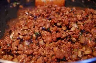 媽媽的配方,沒有比這更好吃的肉燥飯了。做給孩子吃,一碗不夠