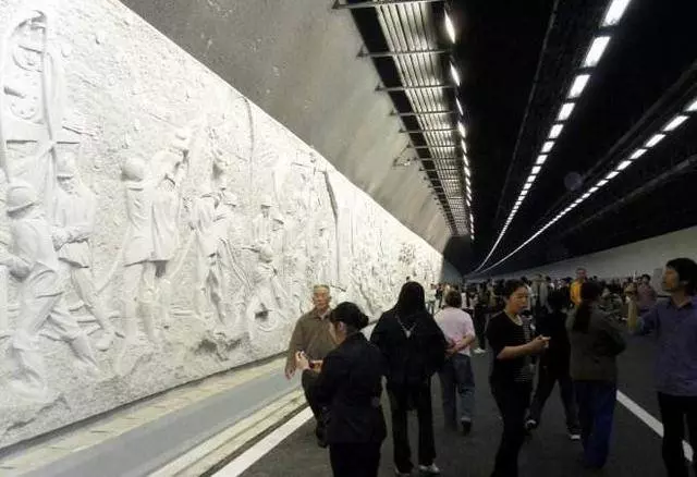 海裡全是水,海底隧道是怎樣修建的?看完感歎:工程太偉大了
