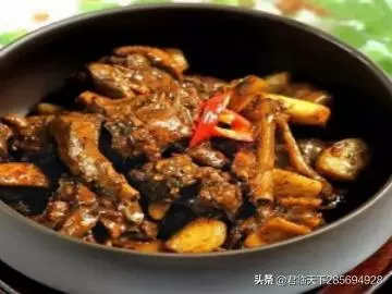 石鍋醬香鴨、招牌吊鍋魚頭、紙包牛蛙製作方法
