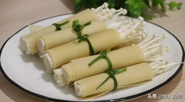1把金針菇,2張豆腐皮,一卷一燒,簡單又美味,吃不膩
