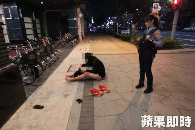 長髮飄逸卻下身失蹤 醉洩春光害女警羞