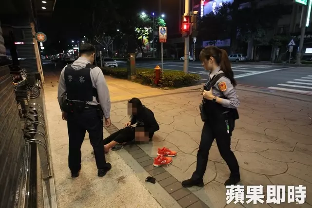 長髮飄逸卻下身失蹤 醉洩春光害女警羞