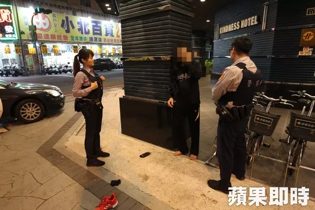 長髮飄逸卻下身失蹤 醉洩春光害女警羞