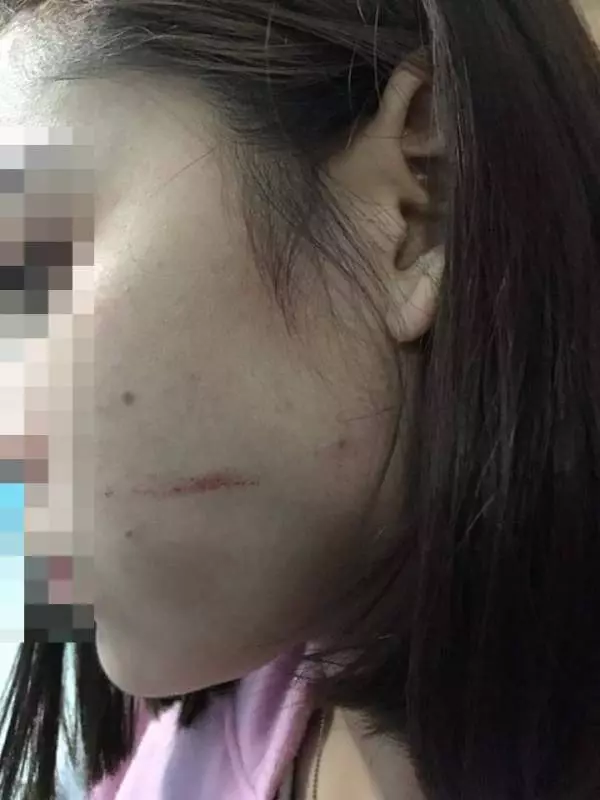 男子一絲不掛躲在床底下 等她回來施狼爪