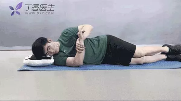 肩膀僵硬痠痛、抬不高?照這 5 張圖動一動,讓肩關節逐漸恢復到正常!!