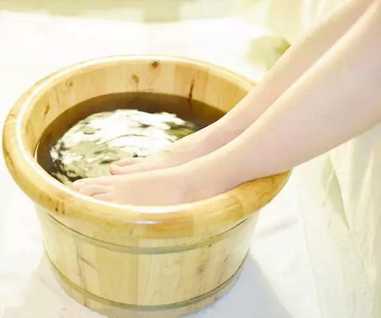 妳真的泡對腳了嗎?78歲老中醫分享6個絕密泡腳方,消腫祛火還能治癒灰指甲