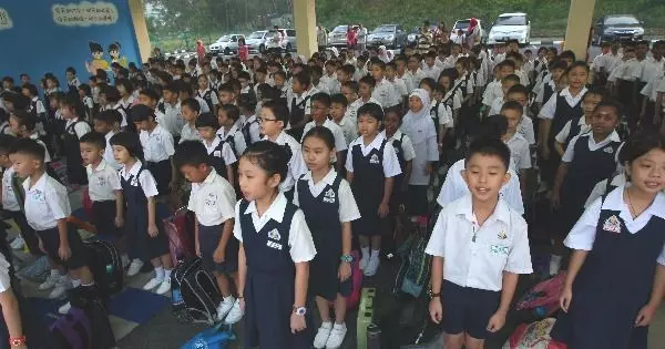 首相爆出征收「汽水稅」正正的用處了!小學生們有福了!