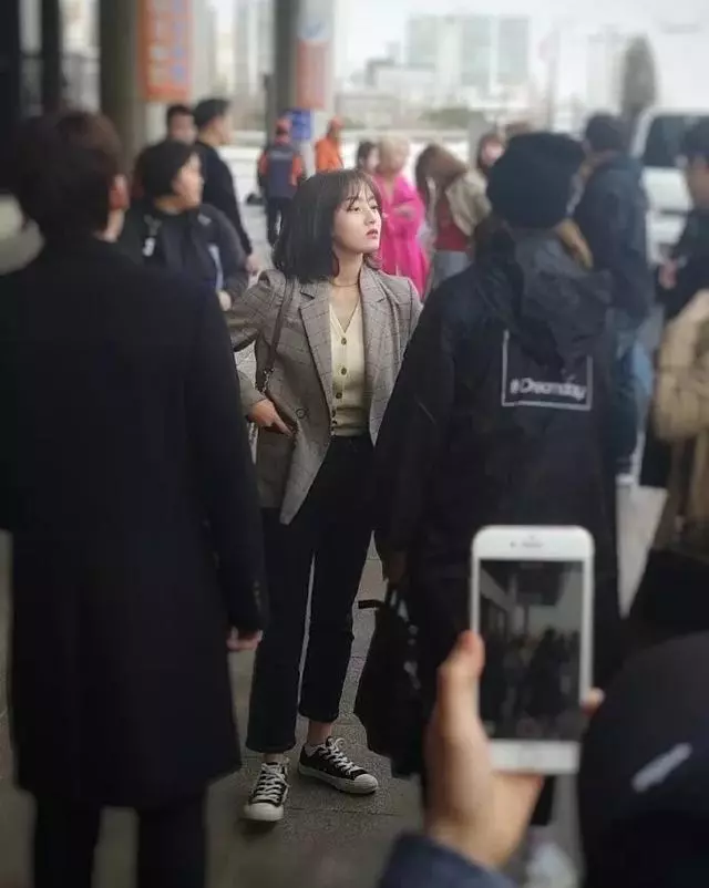 韓女團隊長疑似因網上扯進鄭俊英事件謠言,壓力過大淚灑機場