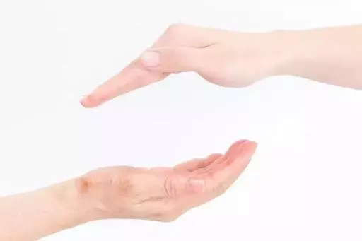 十指抓伸:對便秘,預防中風,手腳冰涼很有效