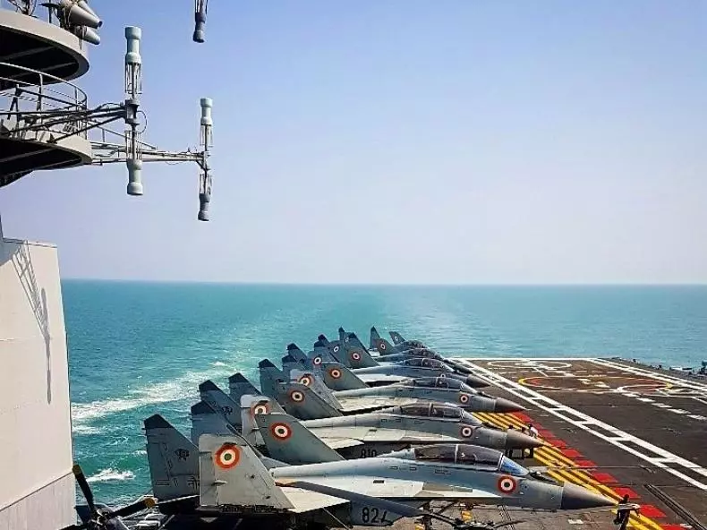 【讓巴方不敢前出公海】,印海軍出動航母、核潛艇