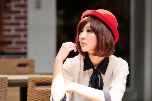 女子新婚夜去世,婆婆嫌晦氣連夜火化,弄完回家,推開門情緒失控