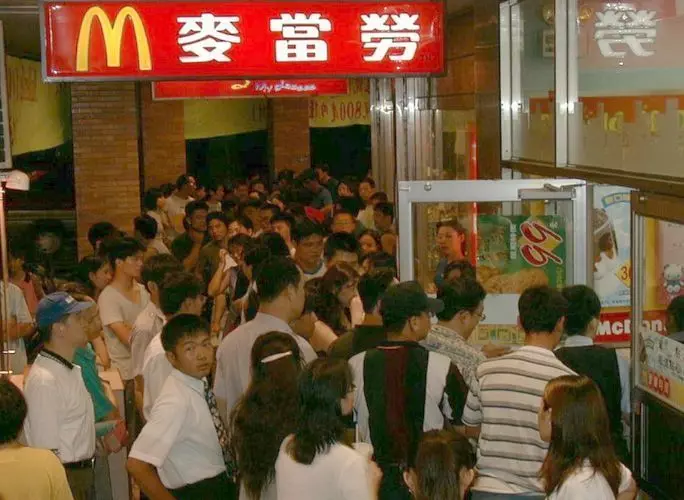 每2個台灣人就擁有1隻!還記得20年前「麥當勞無嘴貓之亂」?現二手市價曝光:馬上回家翻